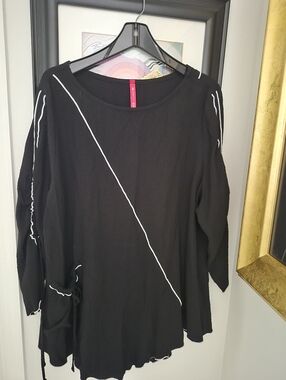 IC Collection By ConnieWomen's Black Long Sleeve Tunic with White Stitch Detail